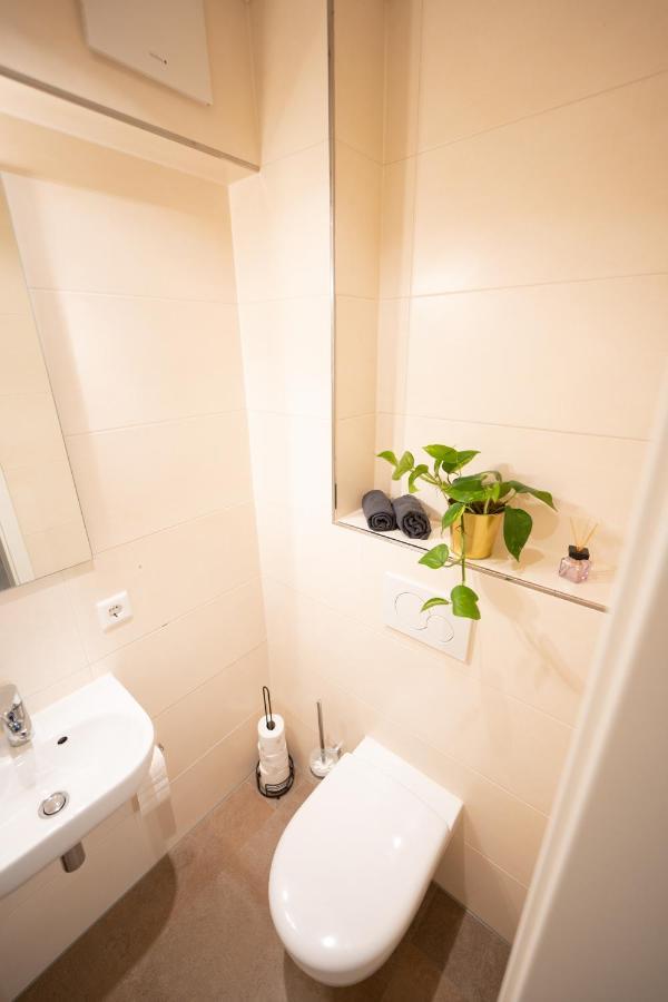 -Zentrale Wohnung-Balkon-Desingerkueche- Билефельд Экстерьер фото
